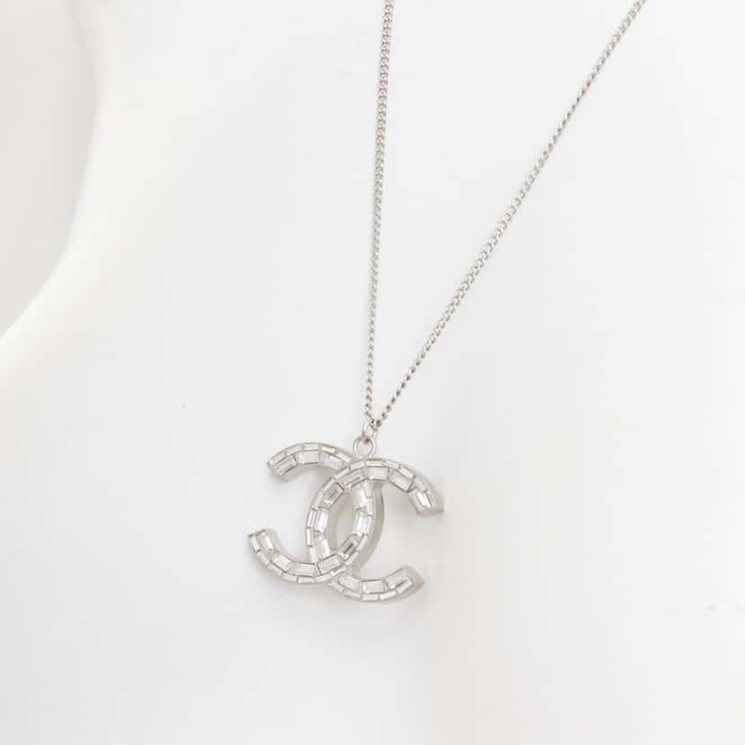 Chanel Product Silver Plastic Very good condition - Back View