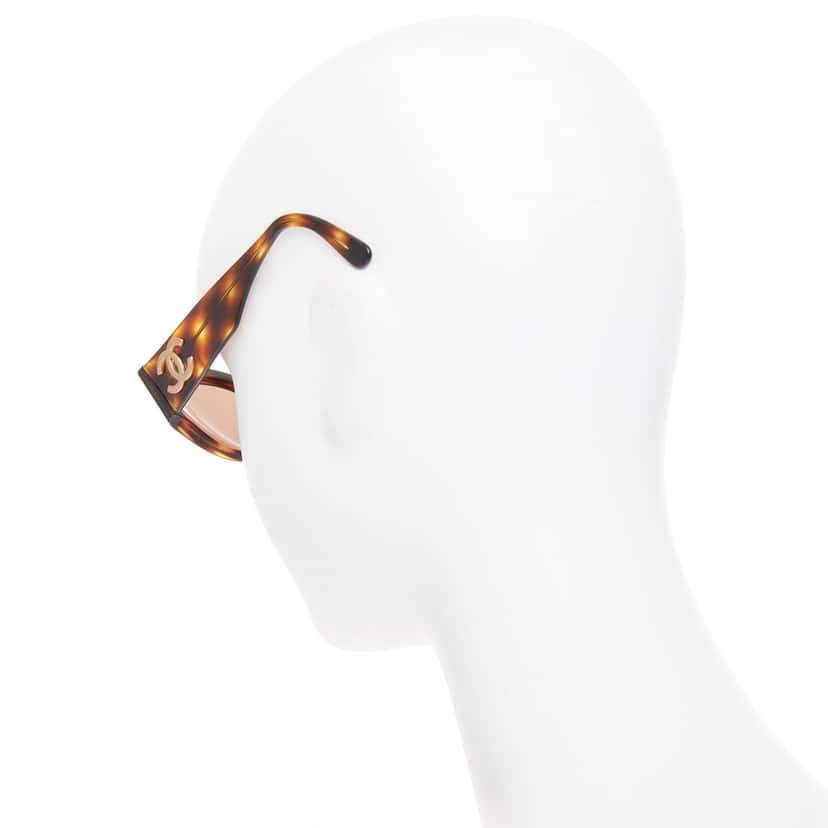 Chanel 91235.0 Brown Plastic Fair condition - Box View