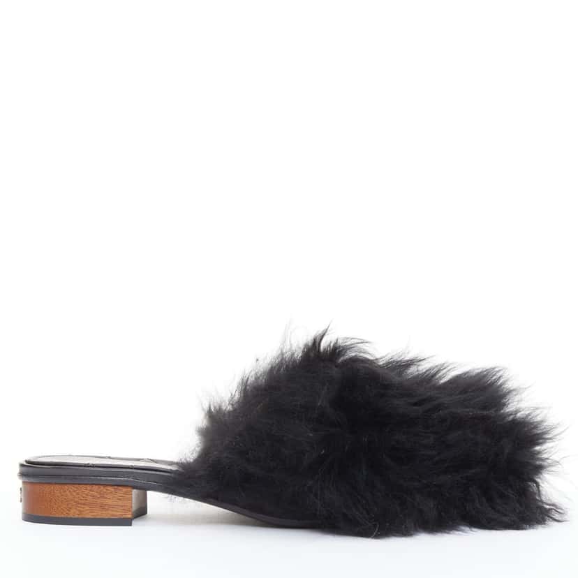 Chanel Sandals Black Fur Very good condition - Front View