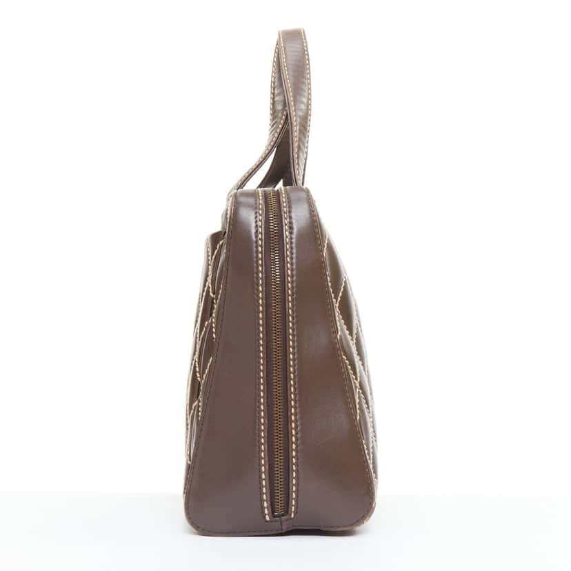 Chanel Wild Stitch Brown Leather Good condition - Model View