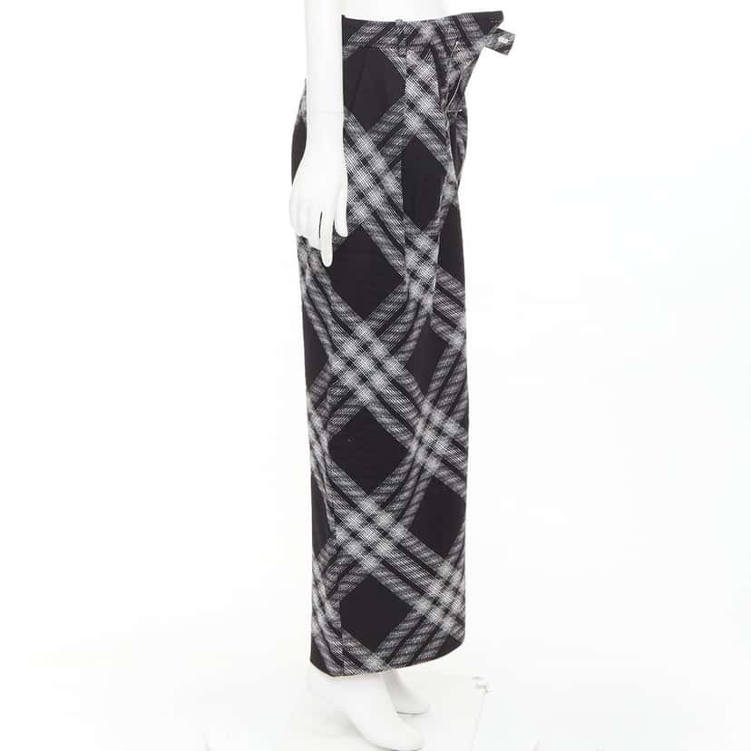 Burberry Product Black Wool Very good condition - Model View