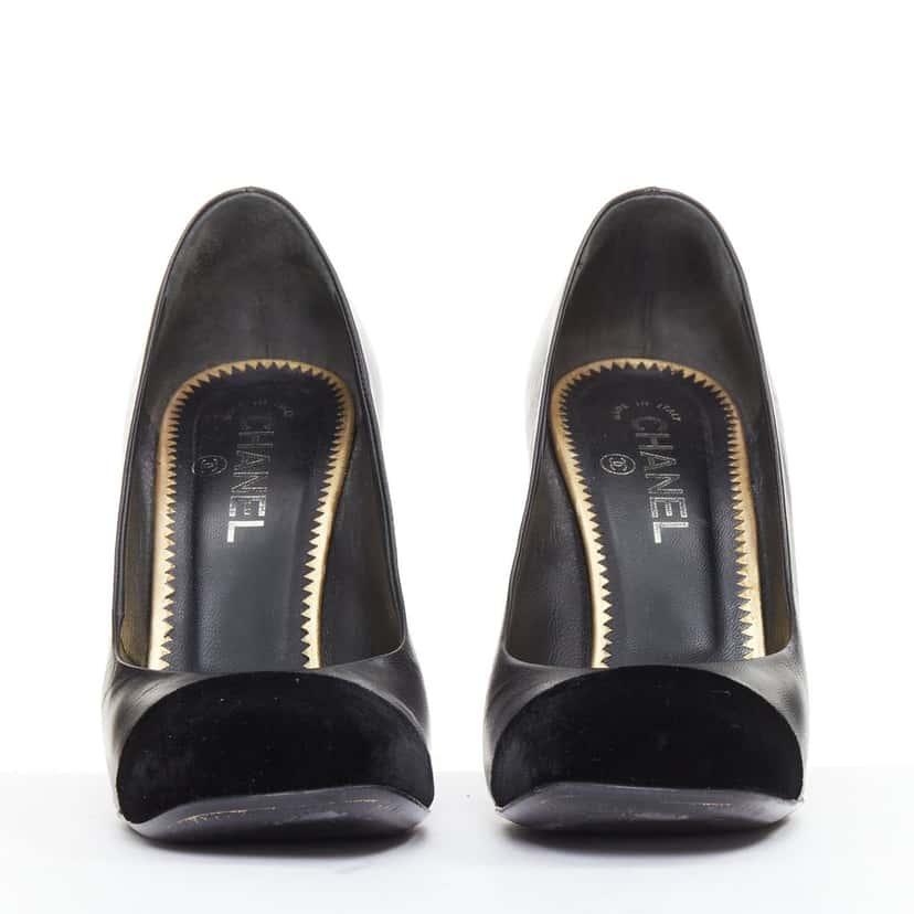 Chanel Heels Black Leather Fair condition - Model View