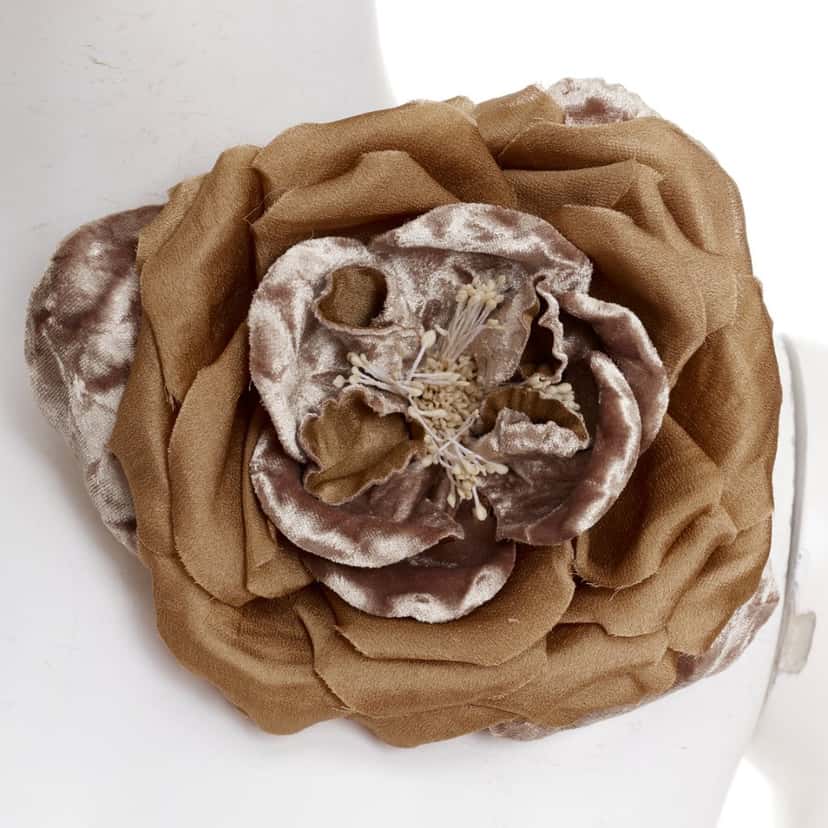 Saint Laurent Pins & brooche Gold Never worn - Model View