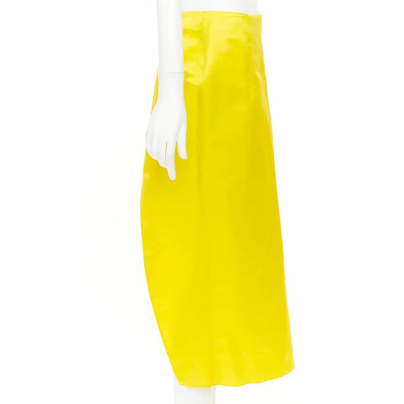 Prada Skirt Yellow Silk Very good condition - Model View