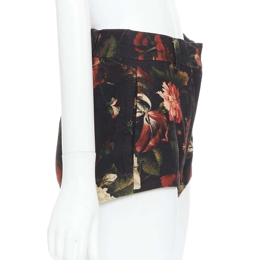 Givenchy Peony Floral Shorts Black Wool Very good condition - Model View