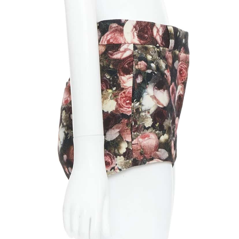 Givenchy Rose Floral Shorts Black Wool Very good condition - Model View