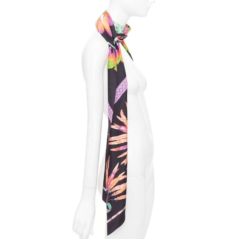 Hermes Maxi Twilly Black Silk Very good condition - Model View