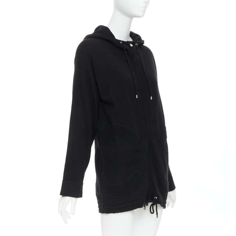 Chanel Product Black Cashmere Very good condition - Model View