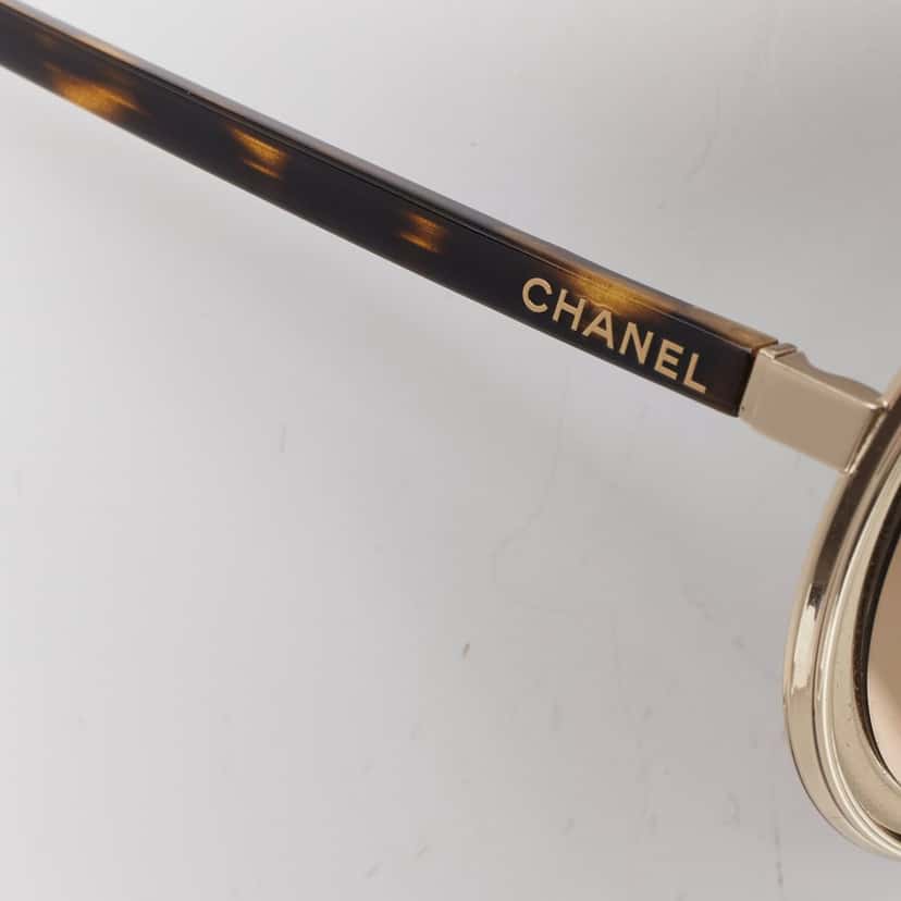 Chanel 4226.0 Gold Metal Very good condition - Back View