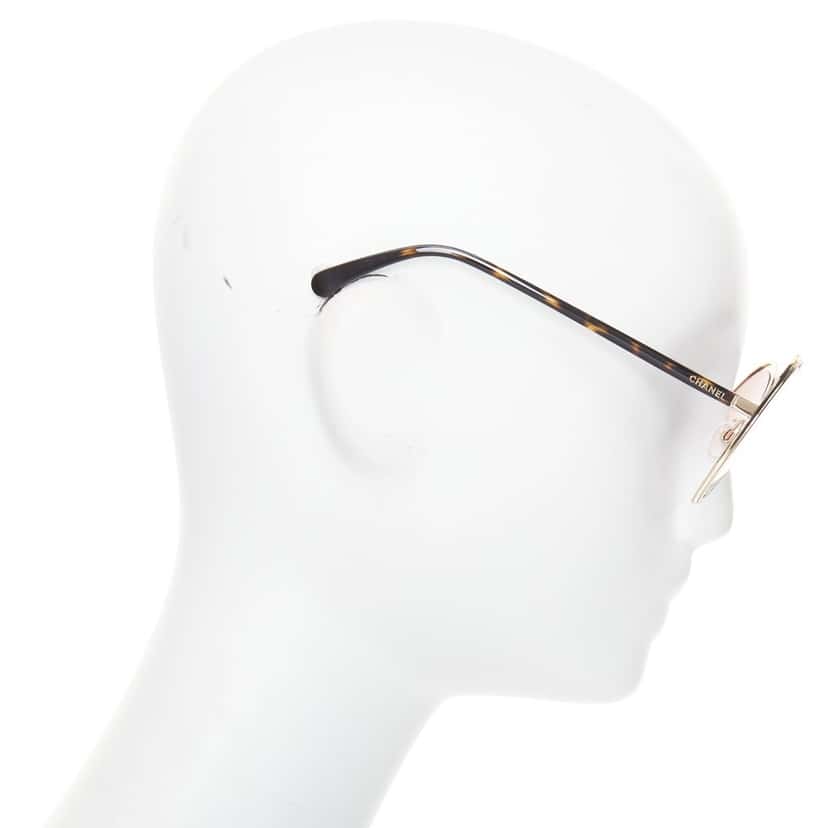 Chanel 4226.0 Gold Metal Very good condition - Model View