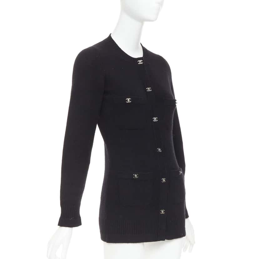 Chanel Product Black Cashmere Fair condition - Model View