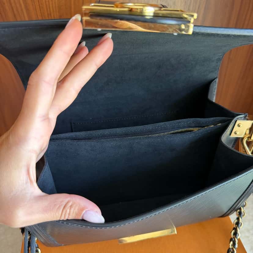 Louis Vuitton Dauphine MM Black Leather Very good condition - Inside View