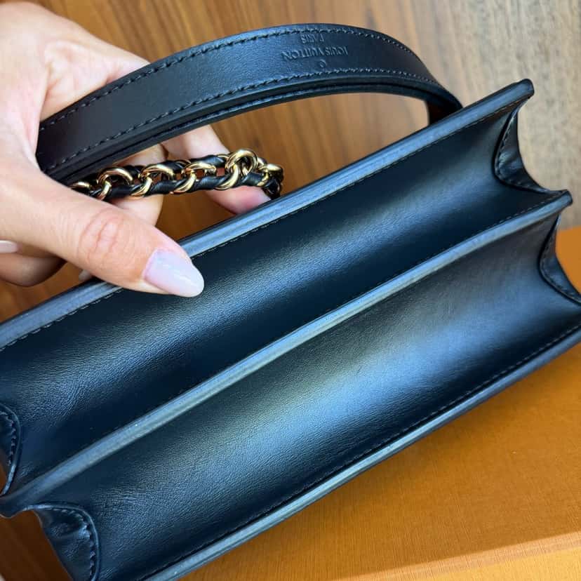 Louis Vuitton Dauphine MM Black Leather Very good condition - Model View
