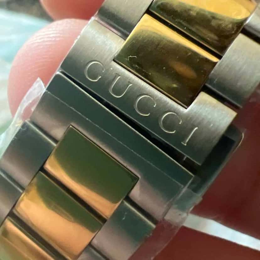 Gucci G timeless bee Gold Never worn, with tag - Inside View