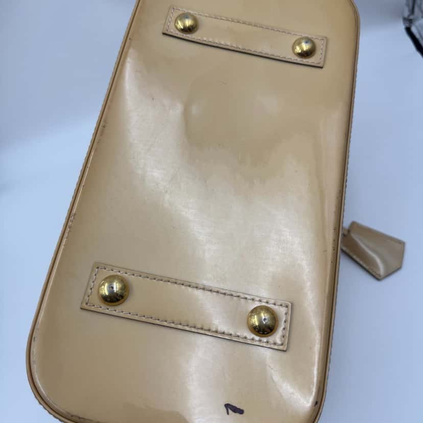 Louis Vuitton Alma Gold Leather Fair condition - Inside View