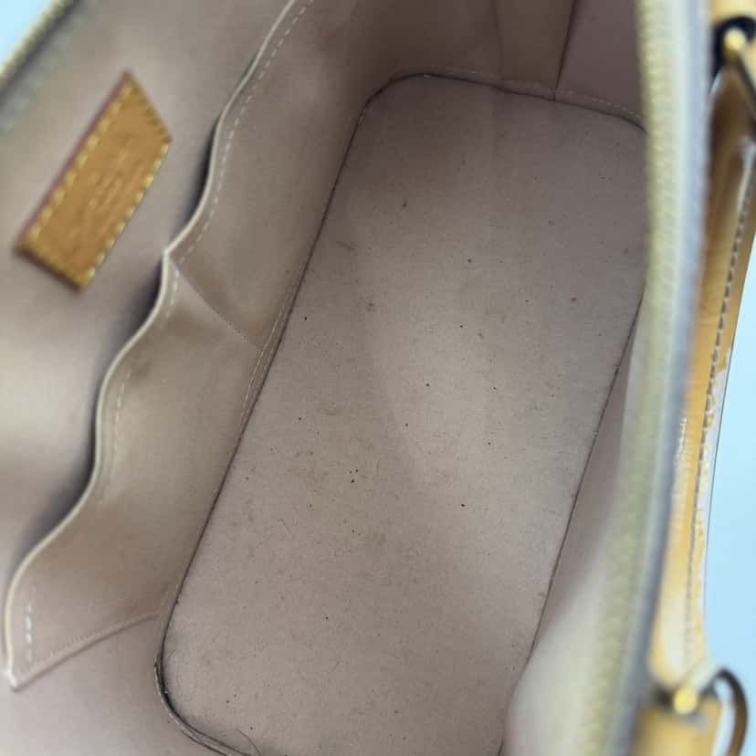 Louis Vuitton Alma Gold Leather Fair condition - Model View