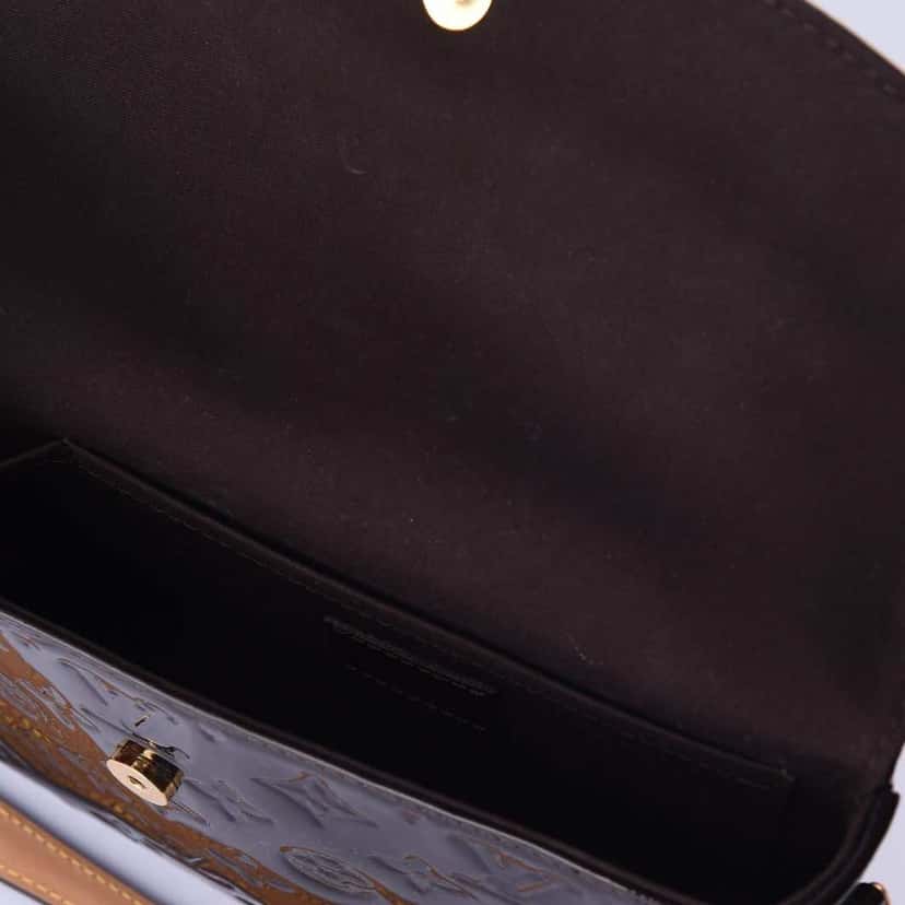 Louis Vuitton Rodeo Drive Burgundy Leather Gold Never worn - Model View