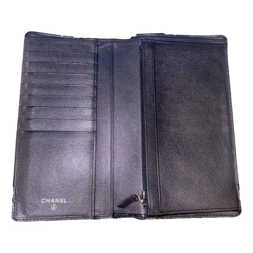 Chanel Chanel Vintage Yen Black Leather Long Bifold with Coin Pouch Black Leather Good condition - Model View