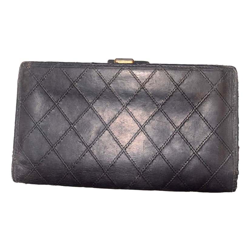 Chanel Chanel Vintage Interlocking CC Black Lambskin Quilted Wallet with Coin Compartment Black Leather Good condition - Back View