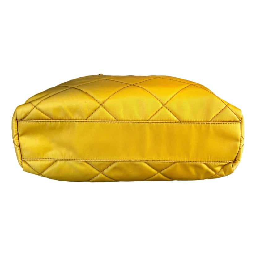 Prada Prada Re-Edition Maize Yellow 1995 Chaîne Re-Nylon Tote Bag Yellow Never worn - Model View