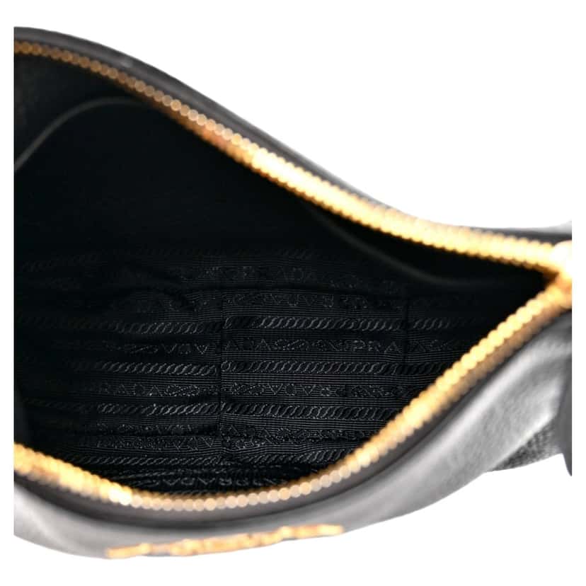 Prada Prada Vitello Phenix Zippered Messenger Hobo Black Leather Shoulder Bag Black Leather Good condition - Model View