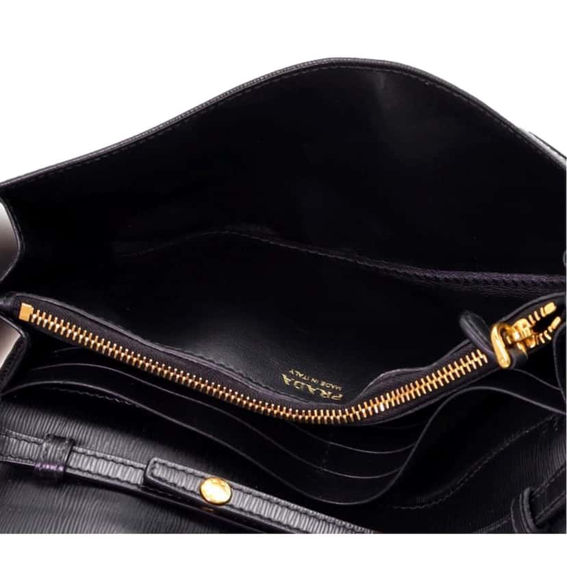 Prada Prada Black Vitello Move Leather Chain Crossbody Wallet Clutch Black Leather Never worn - Model View