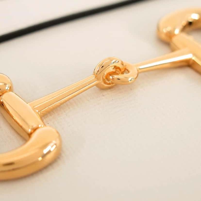 Gucci Gucci 1955 Horsebit White Leather Bucket Bag Drawstring Crossbody Beige Leather Never worn - Model View