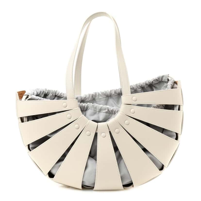 Bottega Veneta Bottega Veneta The Shell Bag Frost White French Calfskin Shoulder Bag White Leather Never worn - Front View
