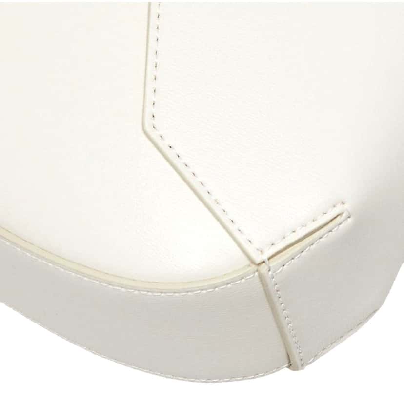 Alexander McQueen Alexander McQueen The Jewelled Hobo Bag in White Leather with Silver Knuckle White Leather Never worn - Model View