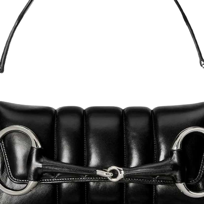 Gucci Gucci Horsebit Vertical Quilted Leather Medium Chain Shoulder Bag Black Black Leather Never worn - Model View