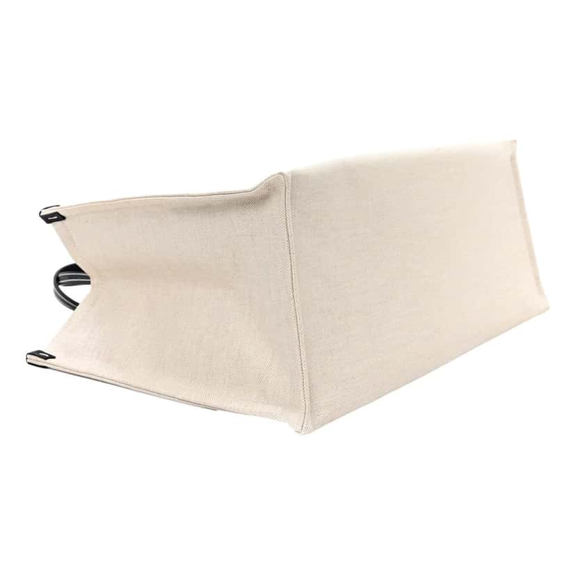 Gucci Gucci Logo Print Large Tote Bag Beige GG Supreme Canvas Brown Leather Never worn - Model View