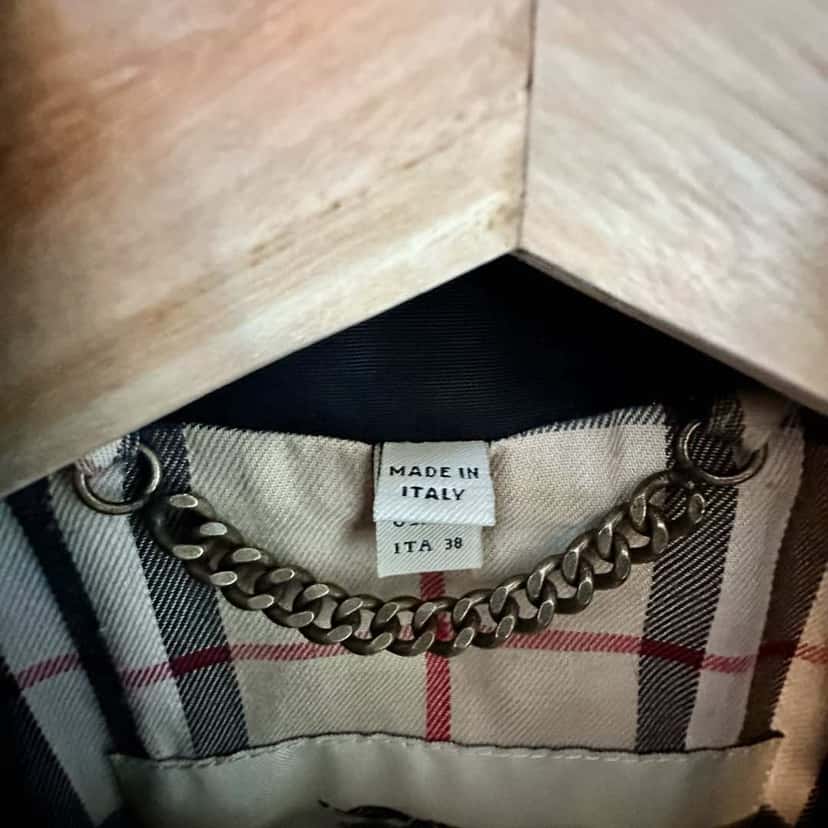 Burberry Kensington Heritage Trench Coat Black Very good condition - Model View