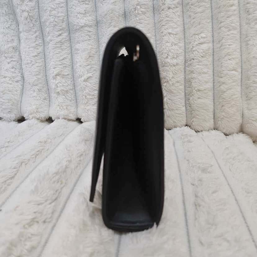 Saint Laurent Kate Clutch Black Leather Gold Good condition - Model View