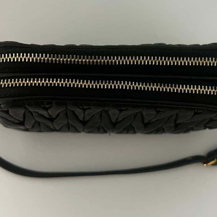 Miu Miu Matelasse Black Leather Metal Very good condition - Model View