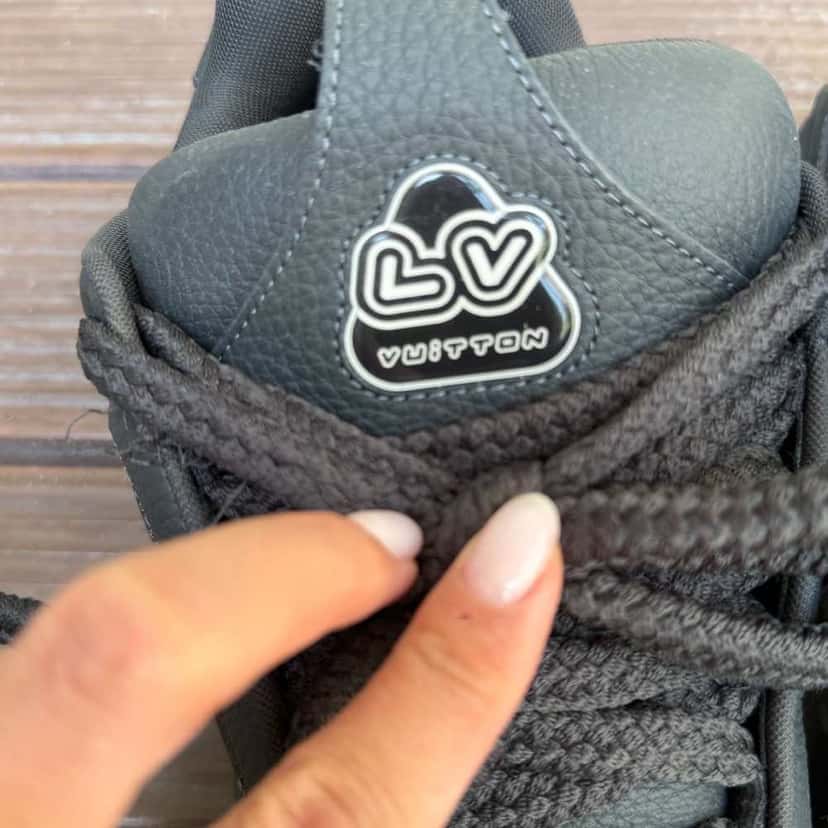 Louis Vuitton LV Skate Black Leather Very good condition - Inside View