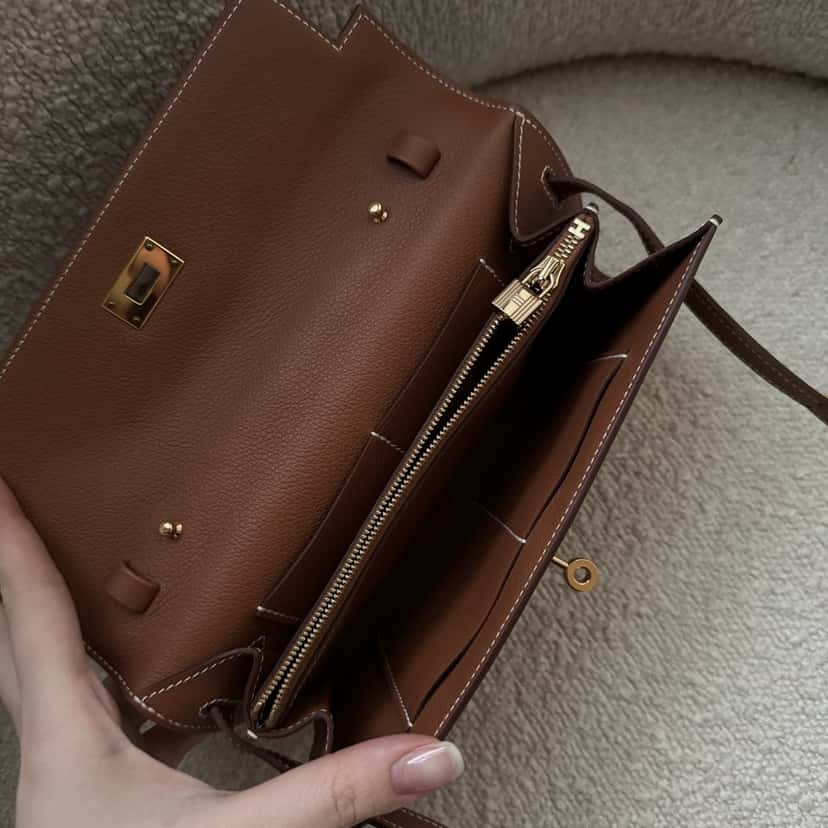 Hermès Kelly to go Brown Leather Never worn, with tag - Inside View