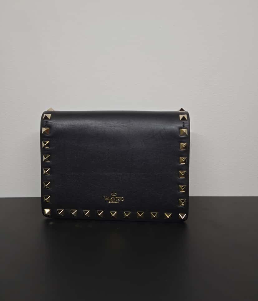 Valentino Garavani Leather Rockstud Chain Pouch Black Leather Very good condition - Model View