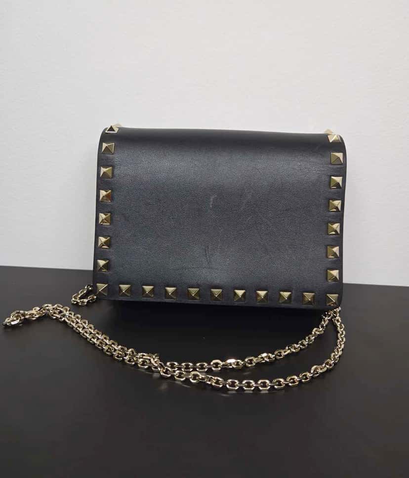 Valentino Garavani Leather Rockstud Chain Pouch Black Leather Very good condition - Box View
