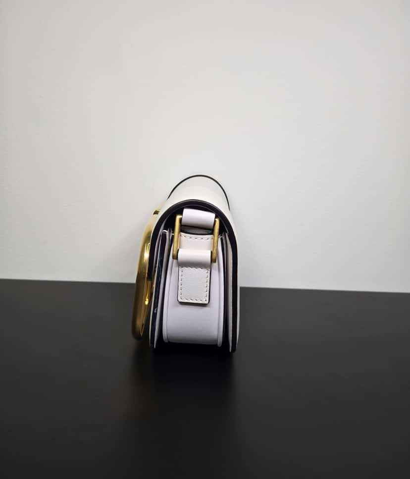 Valentino Garavani White Leather Supervee Shoulder Bag White Leather Never worn, with tag - Model View