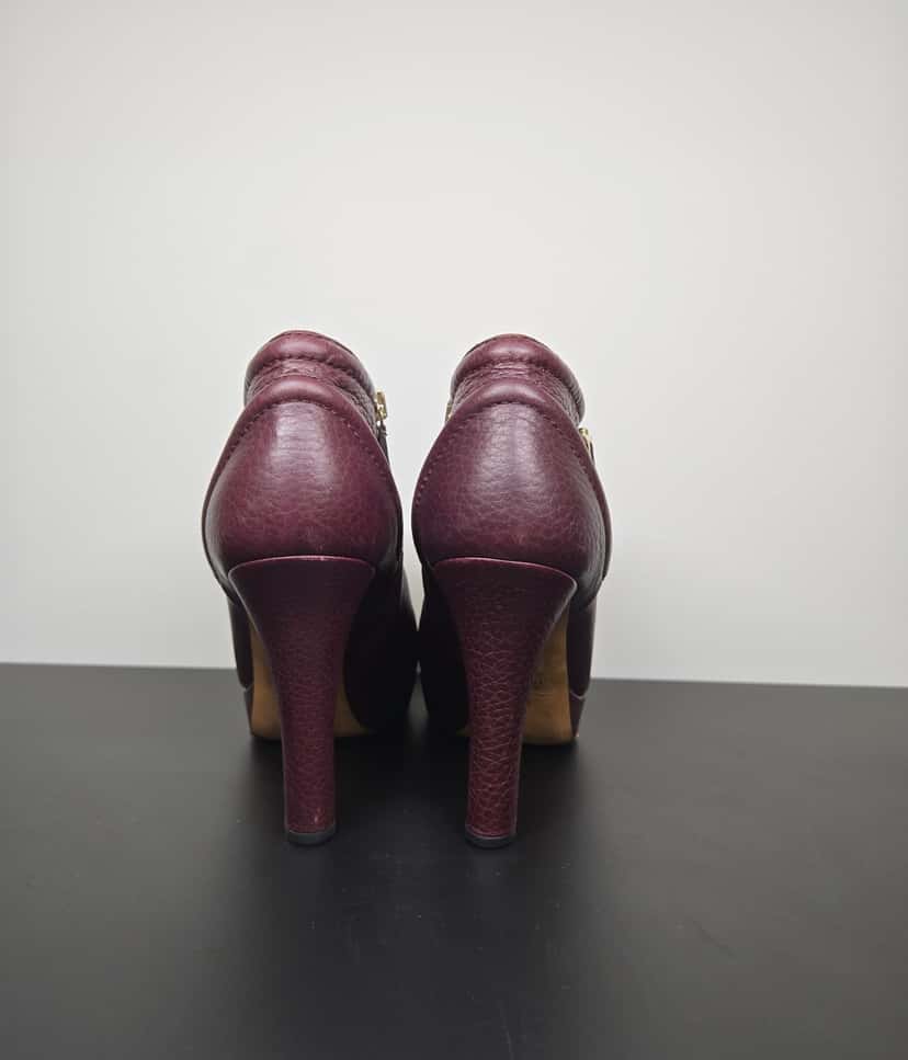 Gucci Black Leather Horsebit Ankle Boots Burgundy Leather Good condition - Model View