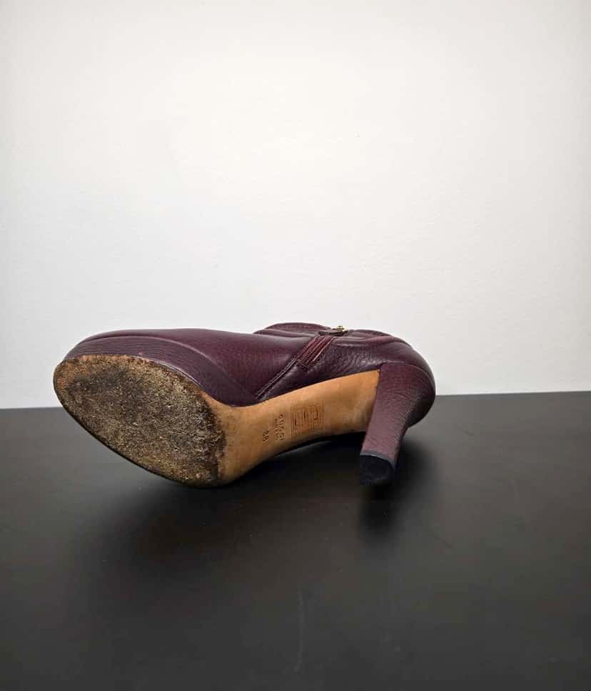 Gucci Black Leather Horsebit Ankle Boots Burgundy Leather Good condition - Box View