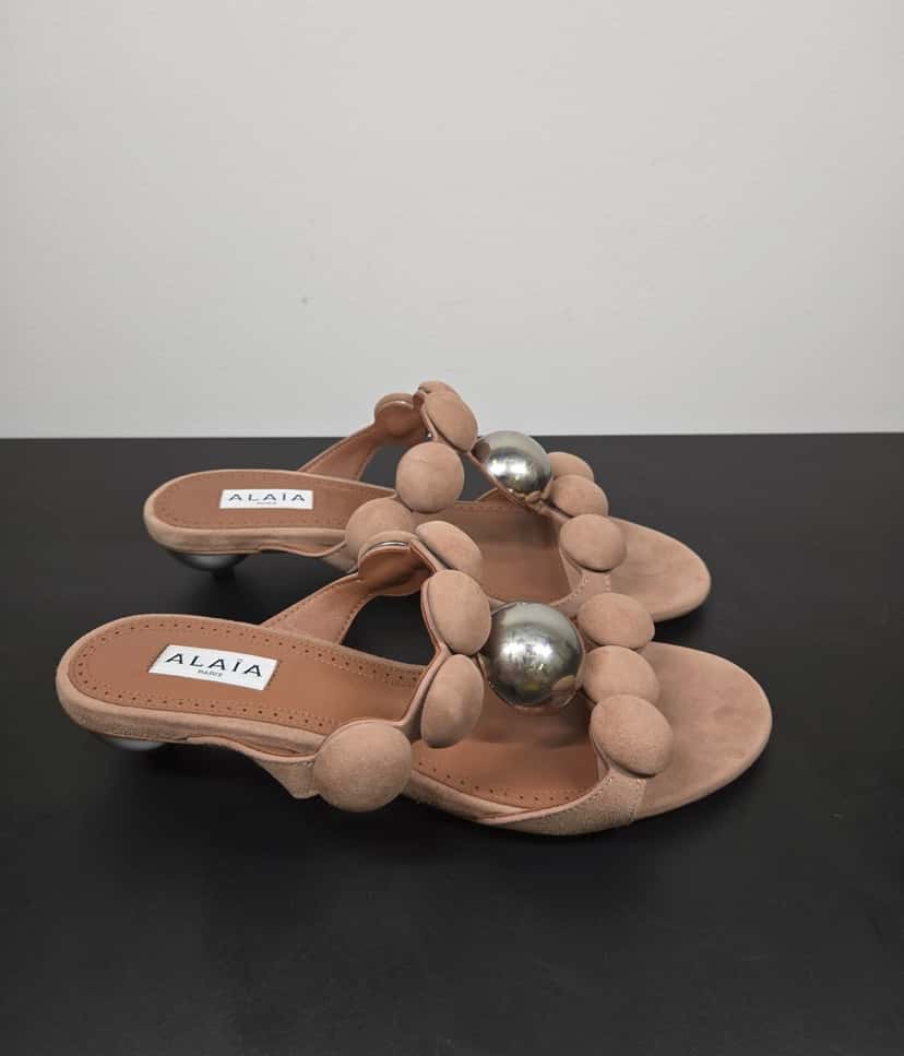 Alaïa Sandals Shoes High Ball Heel Slip Beige Leather Never worn - Model View
