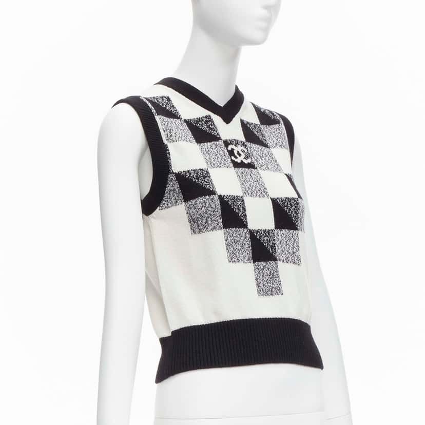 Chanel Check CC Sweater Vest Black Cashmere Never worn - Inside View