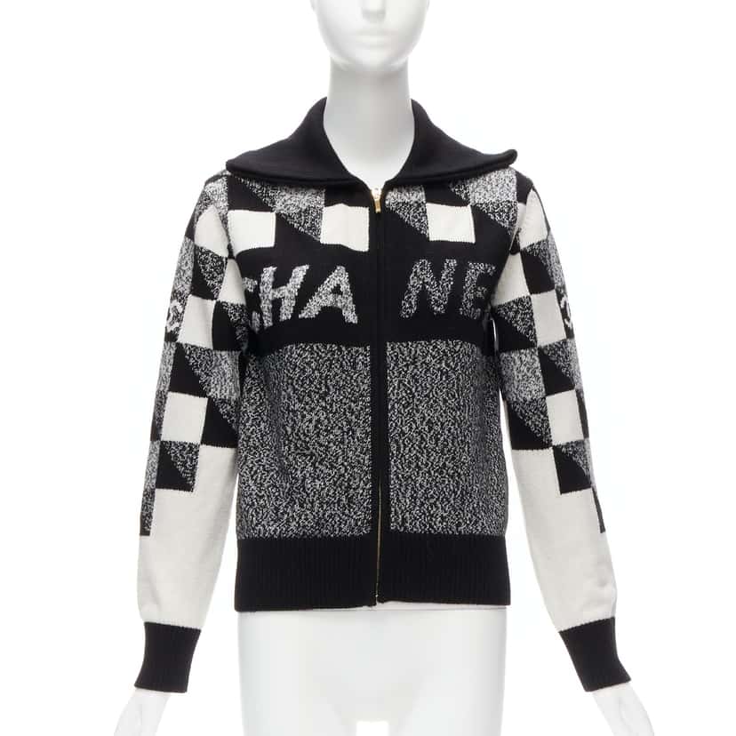 Chanel Graphic CC Cardigan Black Cashmere Never worn - Front View