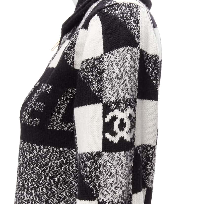 Chanel Graphic CC Cardigan Black Cashmere Never worn - Back View