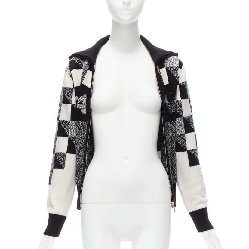 Chanel Graphic CC Cardigan Black Cashmere Never worn - Inside View