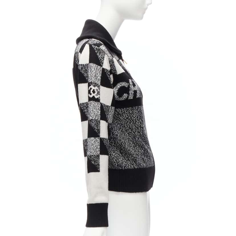 Chanel Graphic CC Cardigan Black Cashmere Never worn - Box View