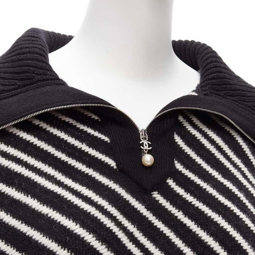 Chanel Stripe CC Sweater Black Cashmere Never worn - Back View