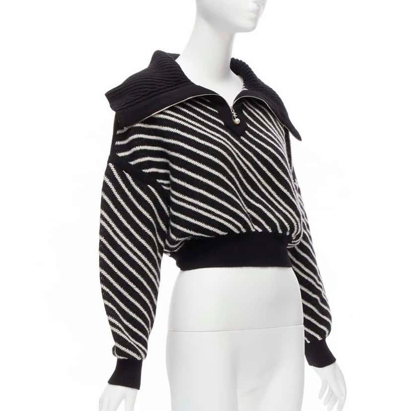 Chanel Stripe CC Sweater Black Cashmere Never worn - Inside View