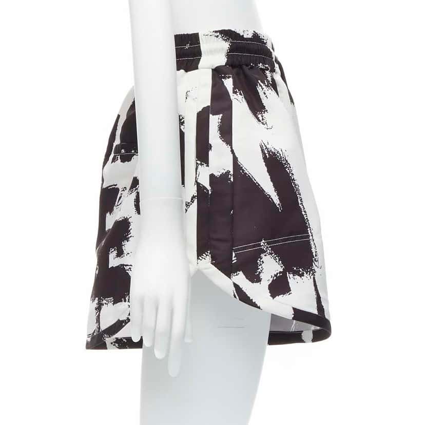 Alexander McQueen Graffiti Flared Shorts Black Very good condition - Model View
